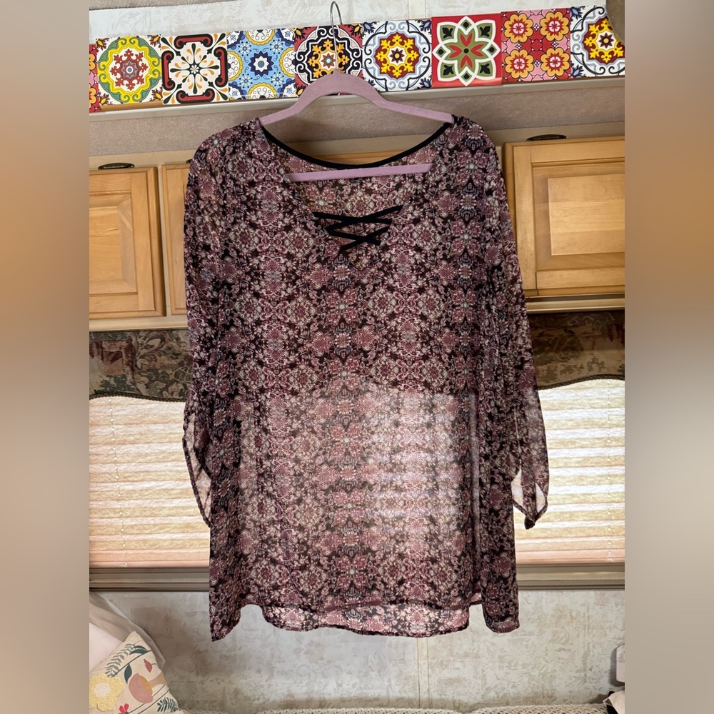 5 for 25$ Sheer lace up floral blouse